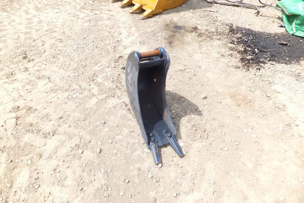 New And Unused Kubota U35 220mm Trenching Bucket, 40mm Pins, 135mm