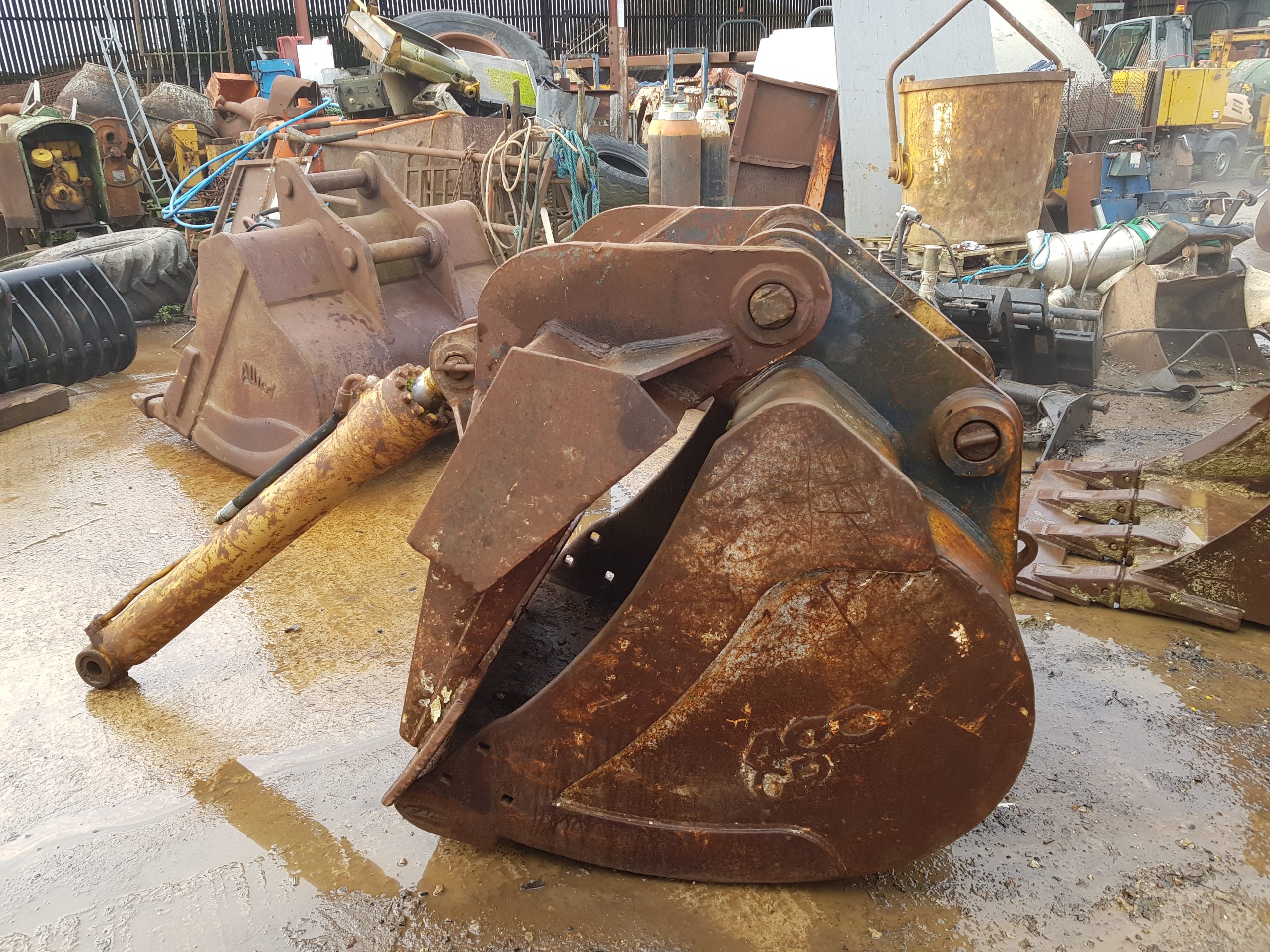 Clam-Shell Bucket - Image 4