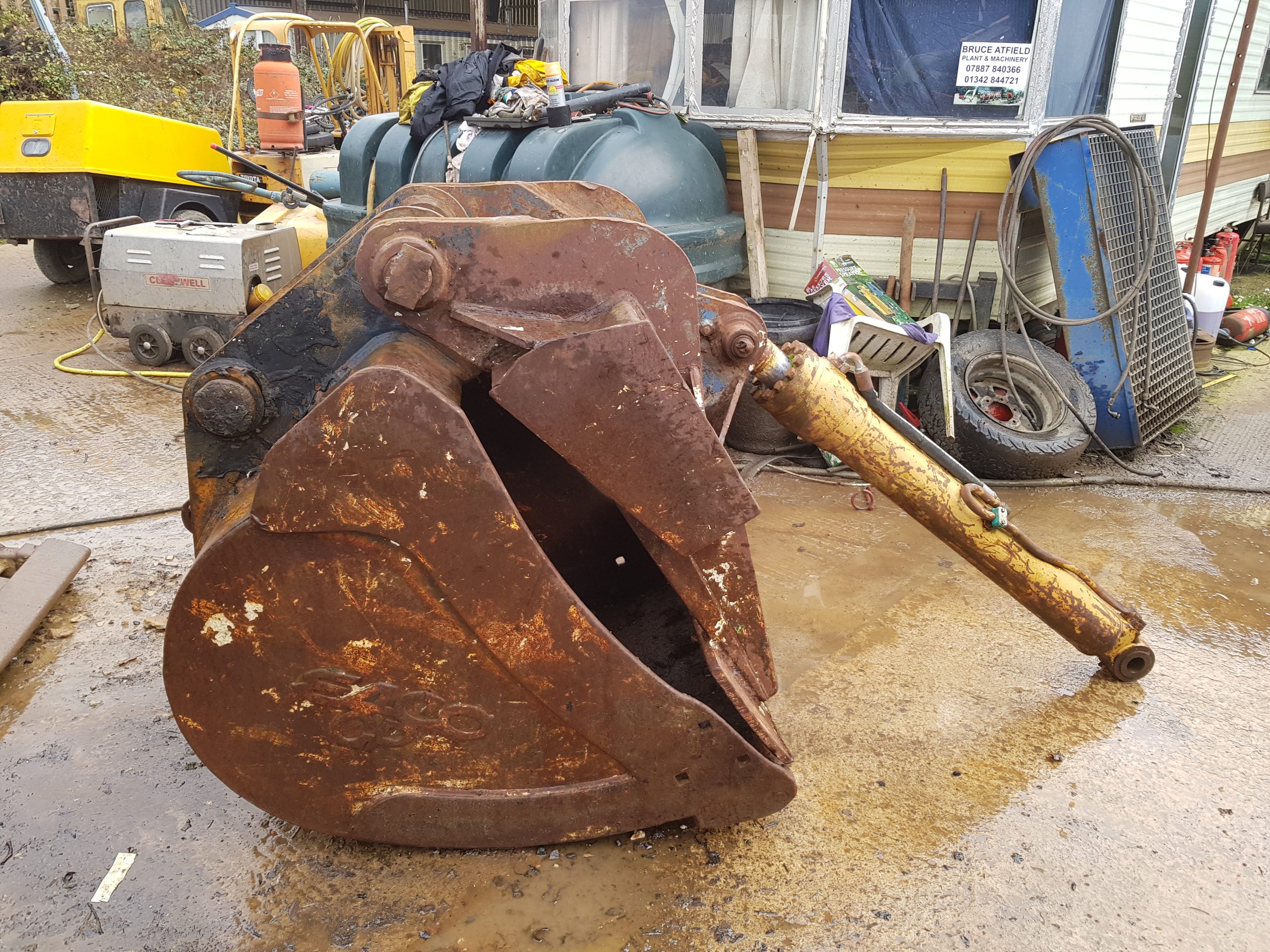 Clam-Shell Bucket - Image 5